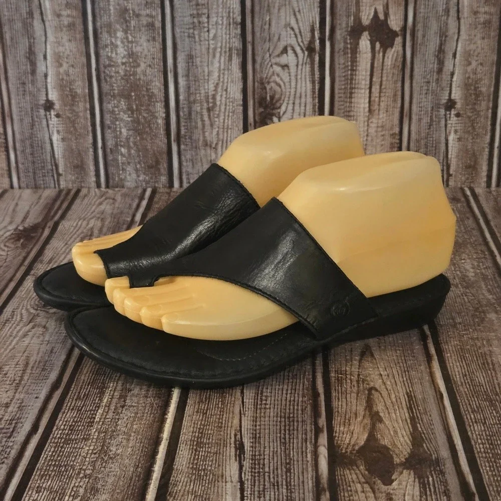 Sz 6 M Women Born Black Leather Toe Ring Flat Comfort Cushioned Slides Sandals